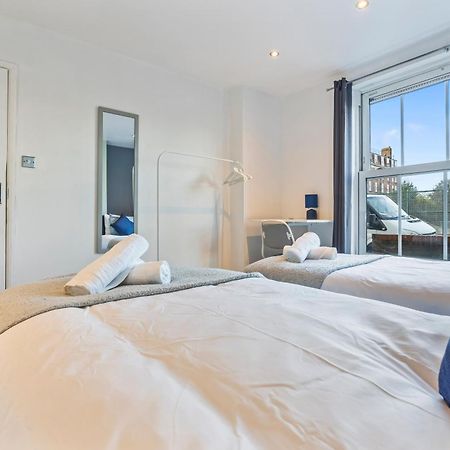 Vila Impeccable 4-Bed House In Brixton Londýn Exteriér fotografie